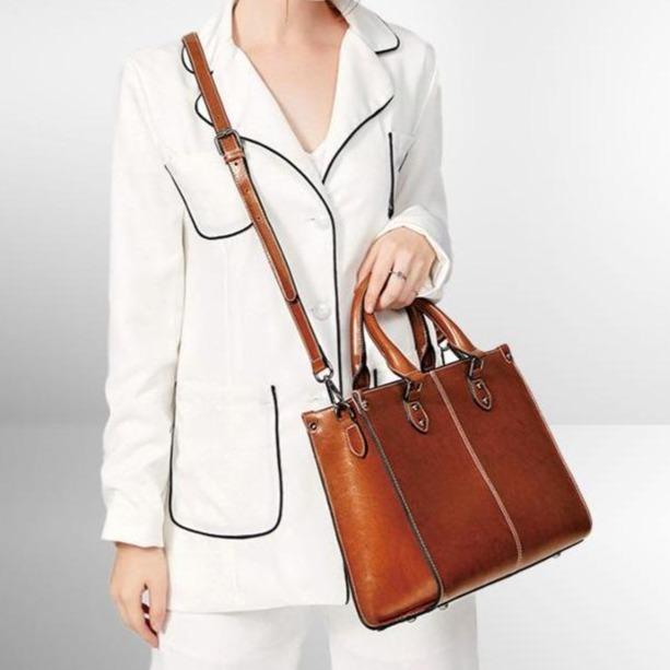 Elegant Leather Tote - Classic and Functional